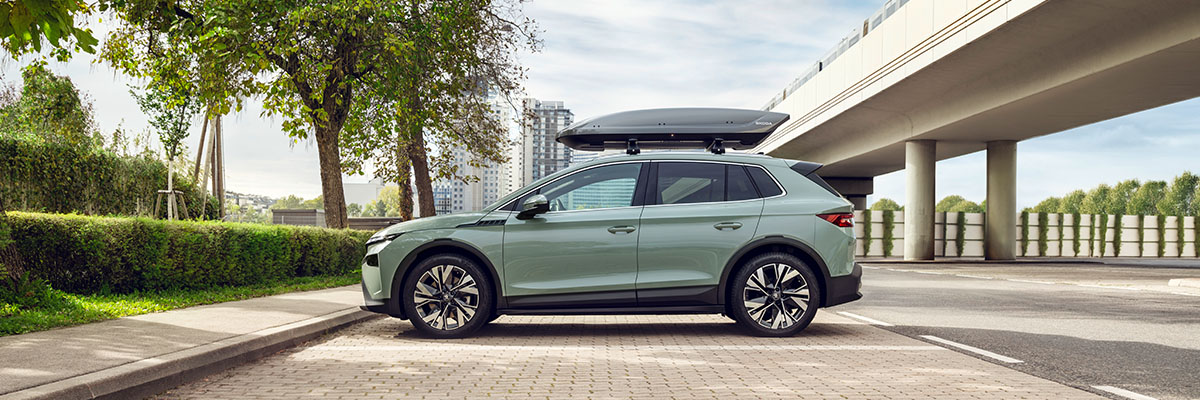 Side profile of a Skoda Elroq with roof racks and rooftop storage