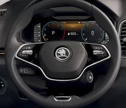 The warmed steering wheel of a Karoq SUV