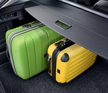 Luggage in the boot of an Octavia with a retractable cover
