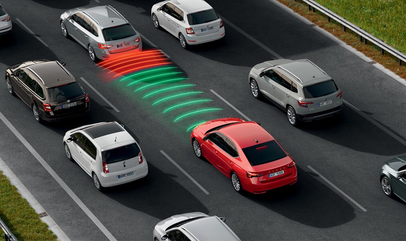 Visualisation of a Skoda in traffic with 360 sensors