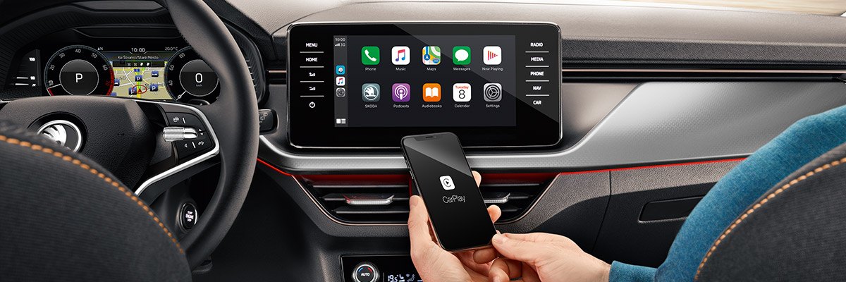 Smartphone connected with a usb to a Scala infotainment system